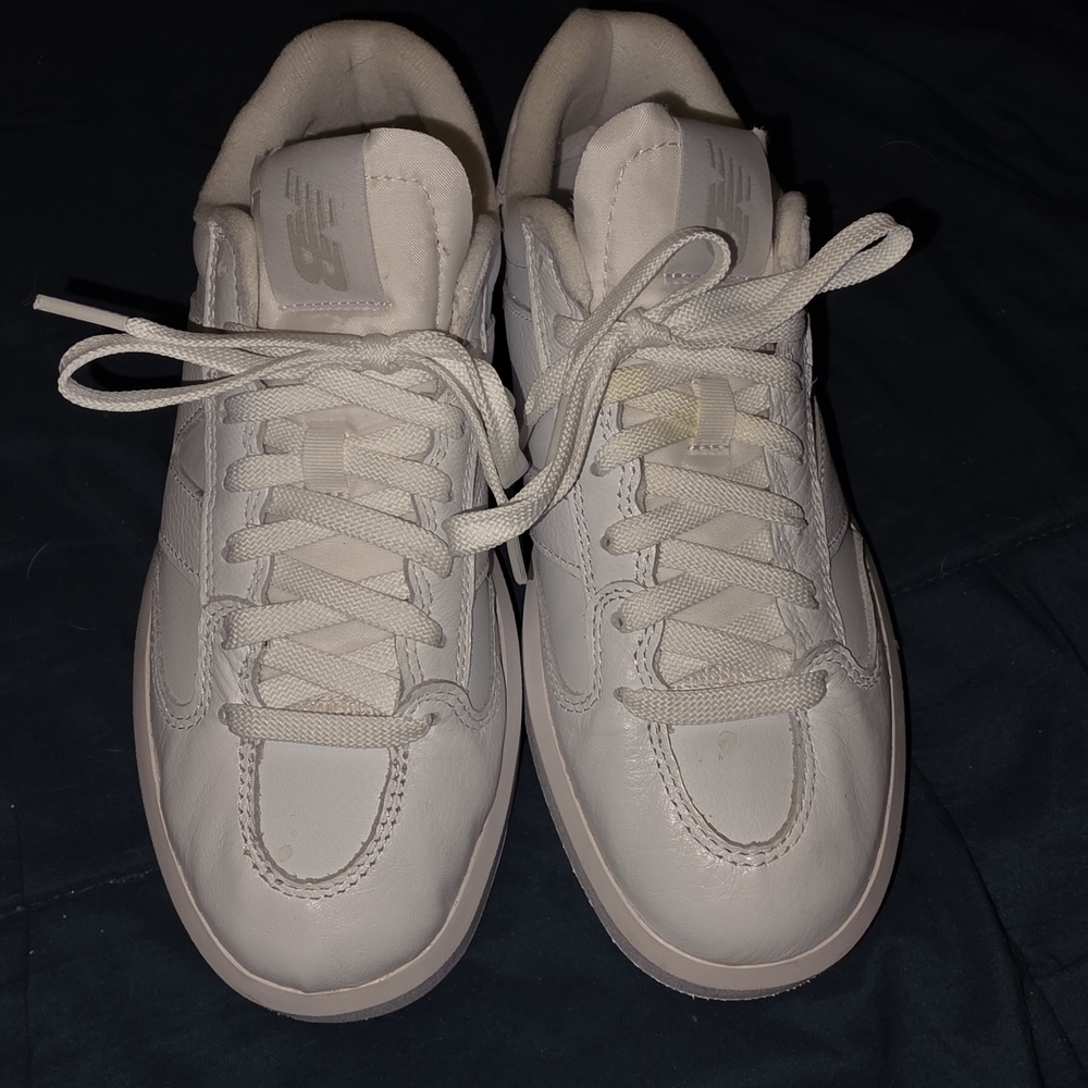 New Balance UnisecWhite Sneakers - Picture 2 of 9